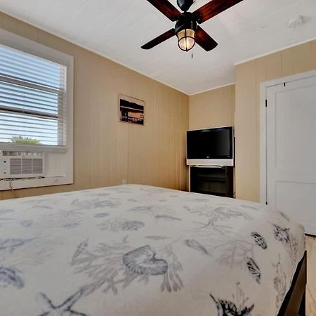Stones Throw Beachside Bungalow #1 On The Beach Clearwater Beach Exterior foto