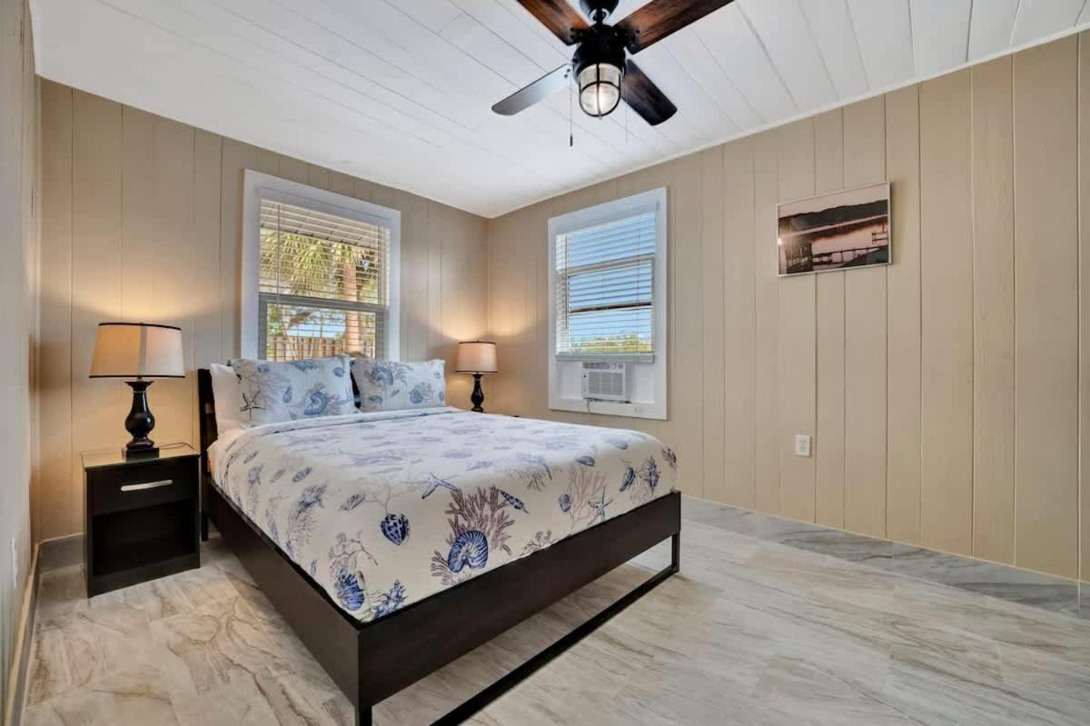 Stones Throw Beachside Bungalow #1 On The Beach Clearwater Beach Exterior foto