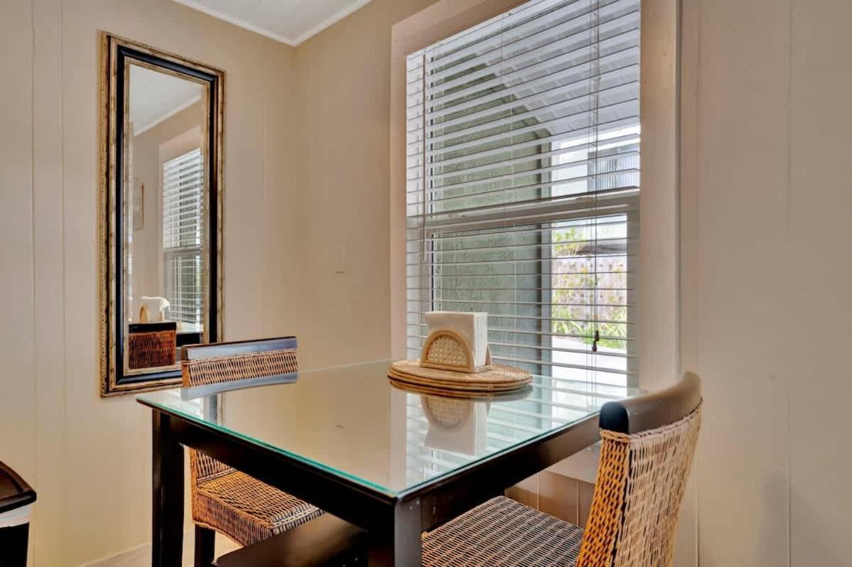Stones Throw Beachside Bungalow #1 On The Beach Clearwater Beach Exterior foto
