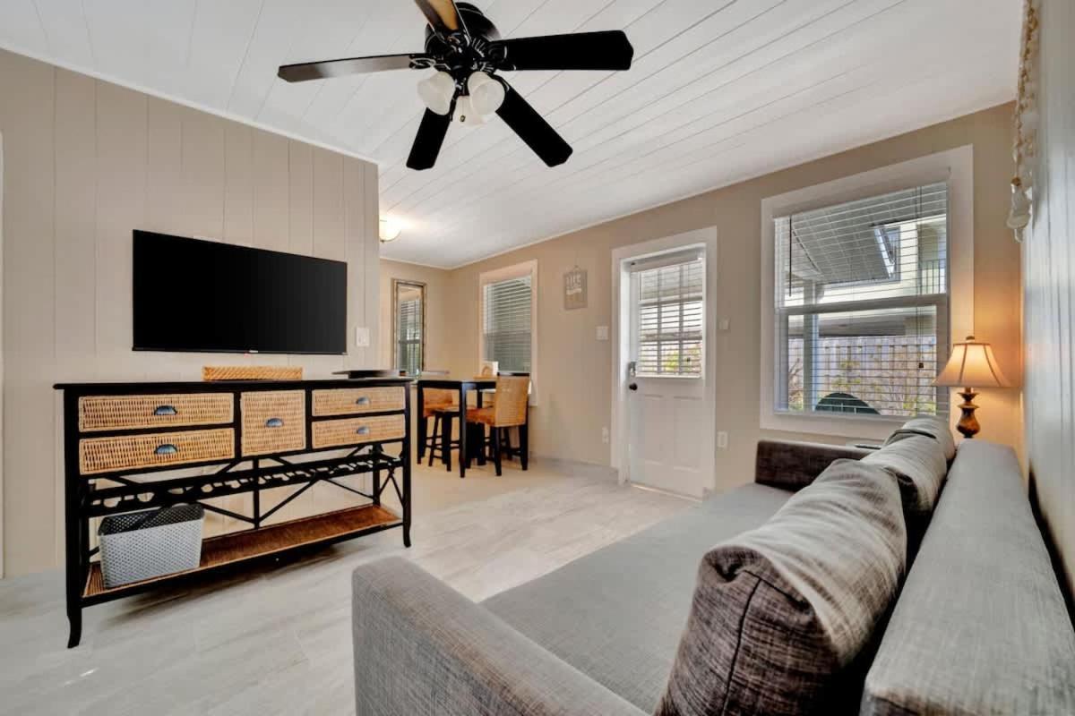 Stones Throw Beachside Bungalow #1 On The Beach Clearwater Beach Exterior foto