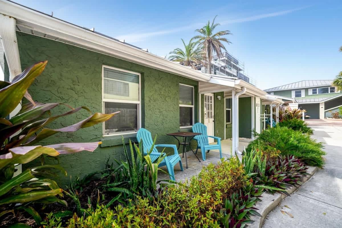 Stones Throw Beachside Bungalow #1 On The Beach Clearwater Beach Exterior foto