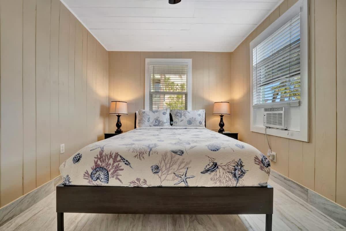 Stones Throw Beachside Bungalow #1 On The Beach Clearwater Beach Exterior foto